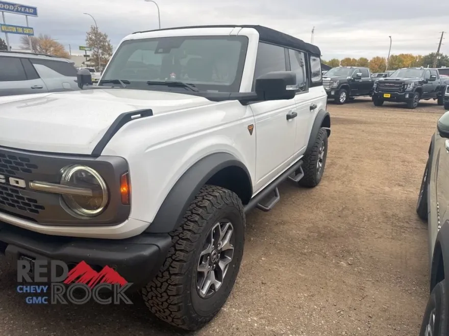 2023 Ford Bronco Base photo 1