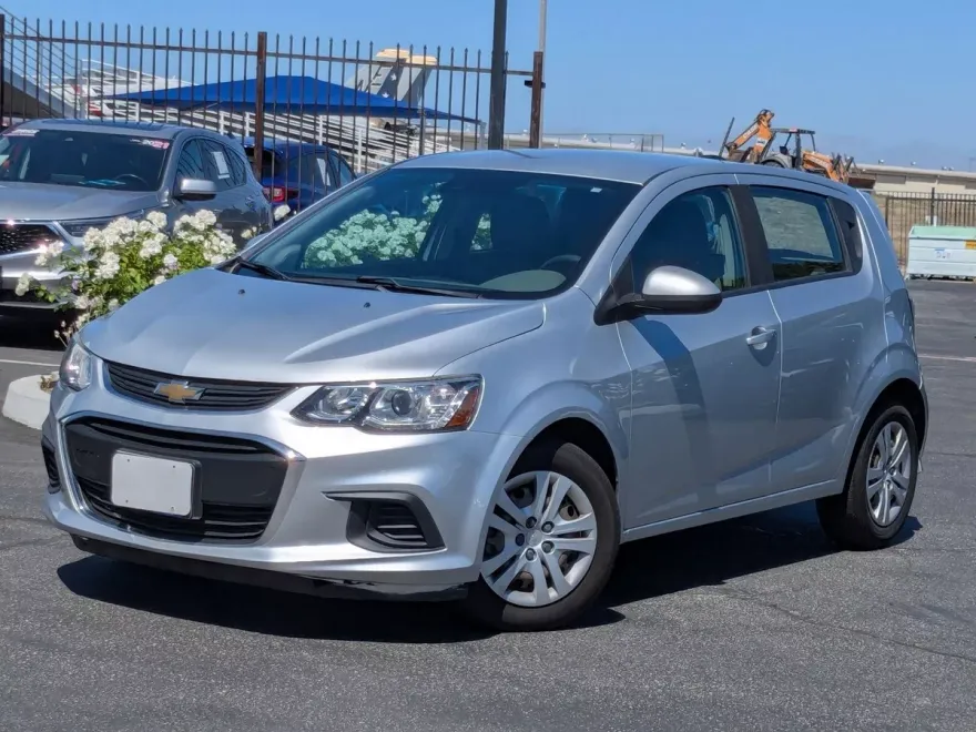 2020 Chevrolet Sonic LT photo 1