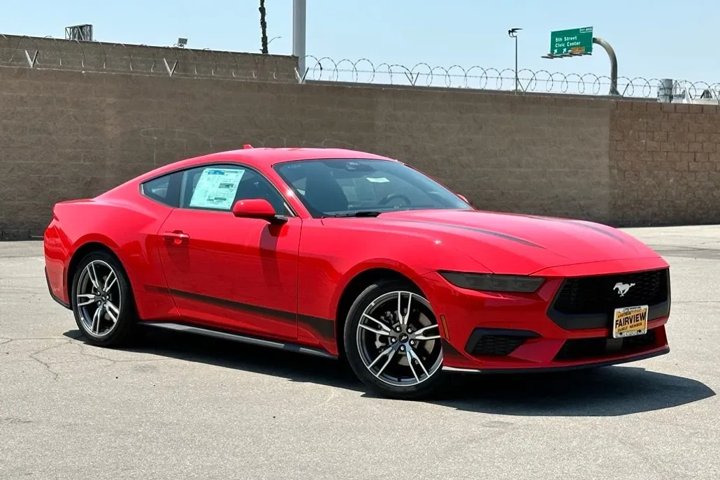 2025 Ford Mustang EcoBoost photo 1
