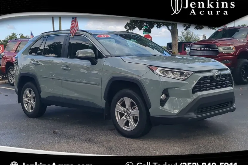 2021 Toyota RAV4 XLE photo 1