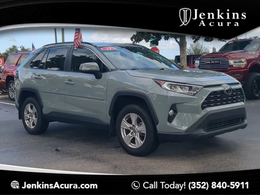 2021 Toyota RAV4 XLE photo 1