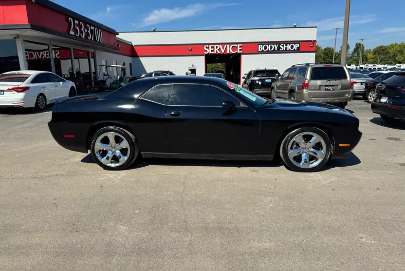 2012 Dodge Challenger SXT Plus photo 1