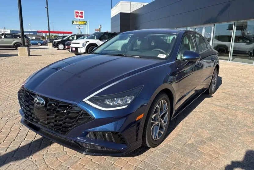 2021 Hyundai Sonata SEL photo 1