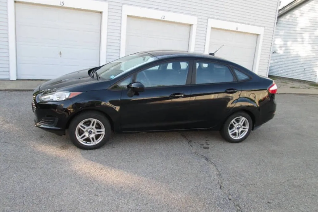 2017 Ford Fiesta SE photo 1