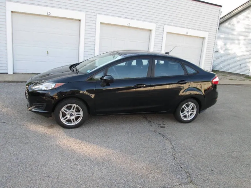 2017 Ford Fiesta SE photo 1