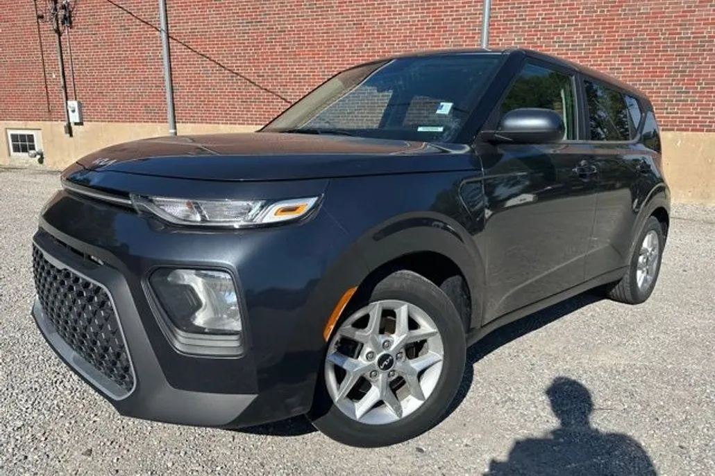 2022 Kia Soul LX photo 1