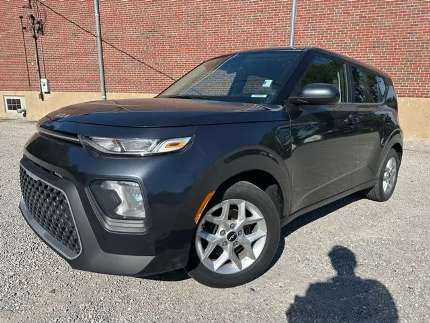 2022 Kia Soul LX photo 1