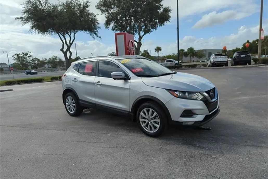 2022 Nissan Rogue Sport SV photo 1
