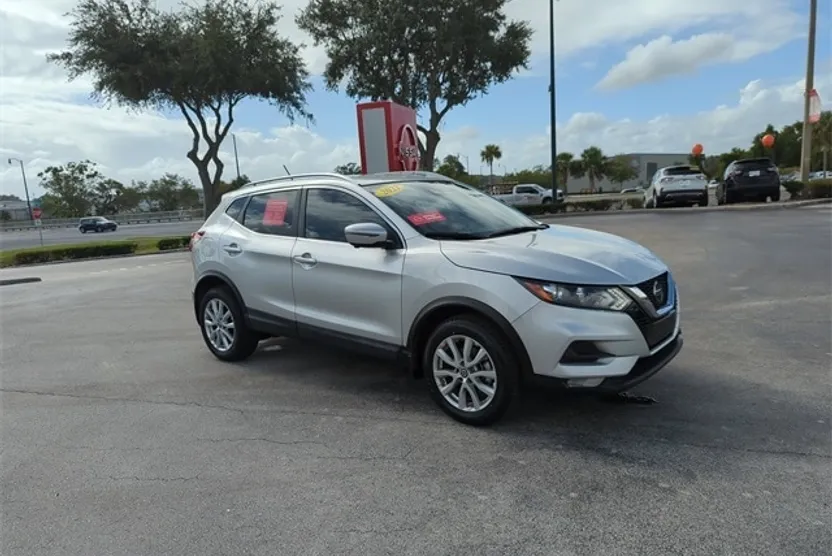 2022 Nissan Rogue Sport SV photo 1
