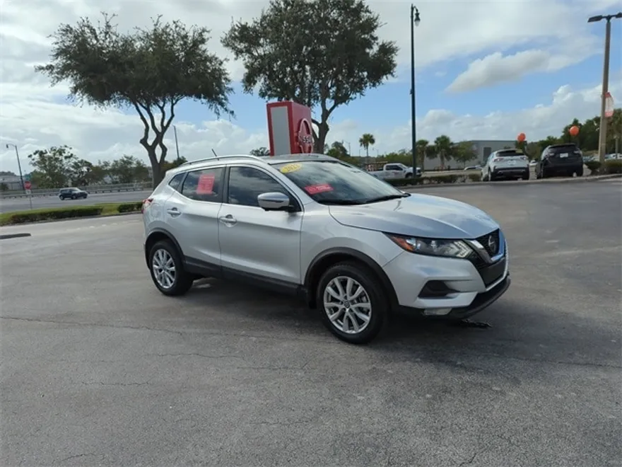 2022 Nissan Rogue Sport SV photo 1
