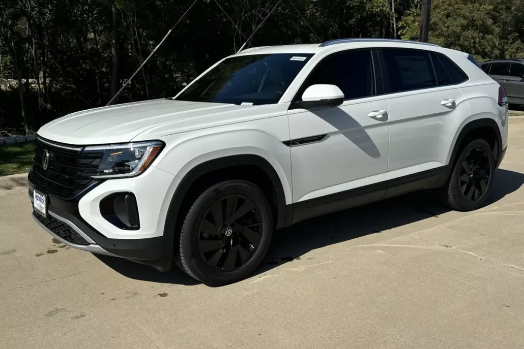 2026 Volkswagen Atlas Cross Sport SE Technology photo 1