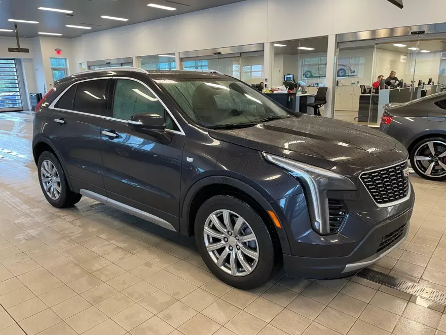 2023 Cadillac XT4 Premium Luxury photo 1