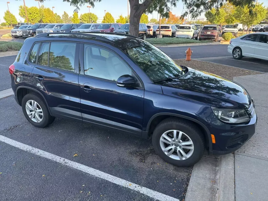 2016 Volkswagen Tiguan SEL photo 1
