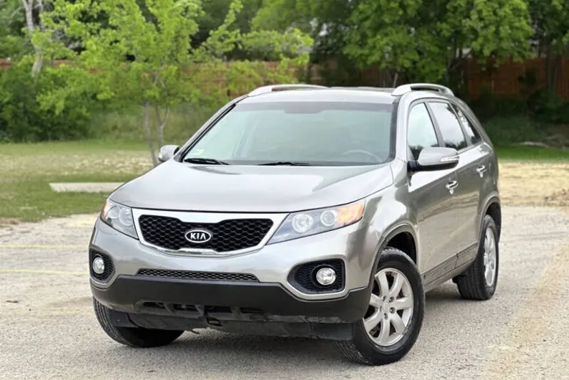 2011 Kia Sorento Base photo 1