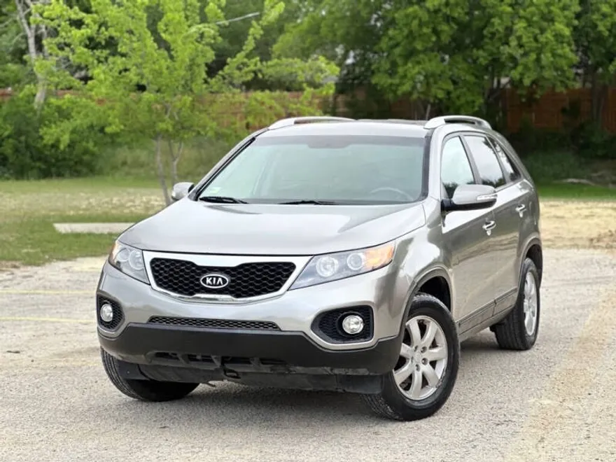 2011 Kia Sorento Base photo 1