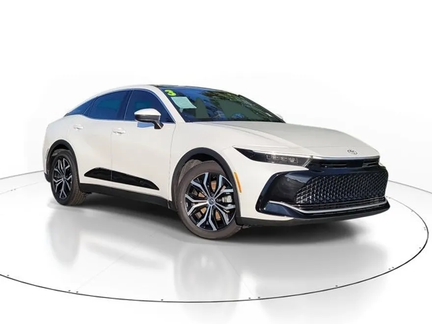 2023 Toyota Crown Limited photo 1