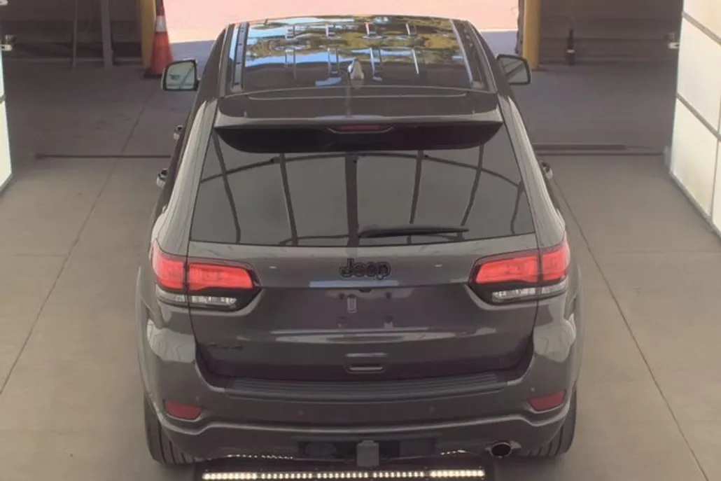 2021 Jeep Grand Cherokee Laredo photo 1