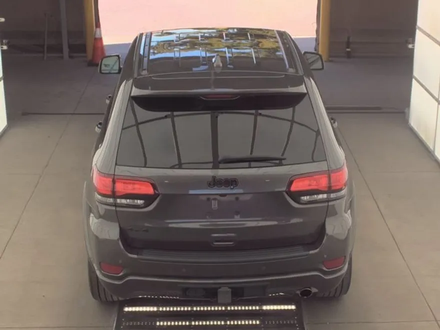 2021 Jeep Grand Cherokee Laredo photo 1