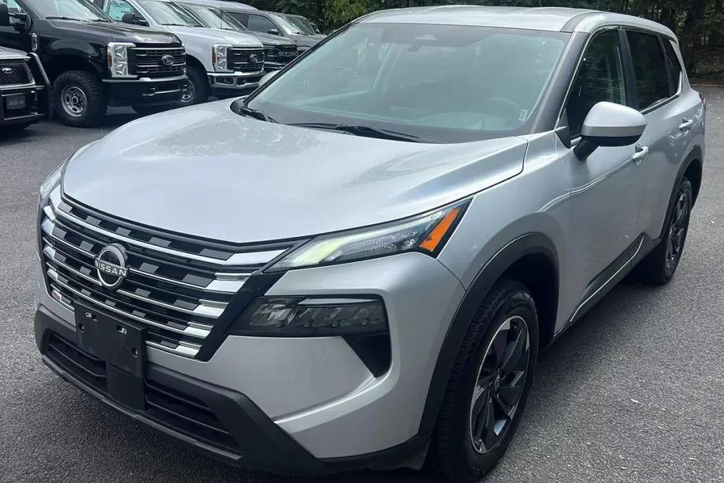 2024 Nissan Rogue SV photo 1