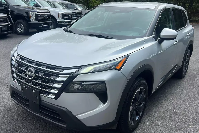 2024 Nissan Rogue SV photo 1