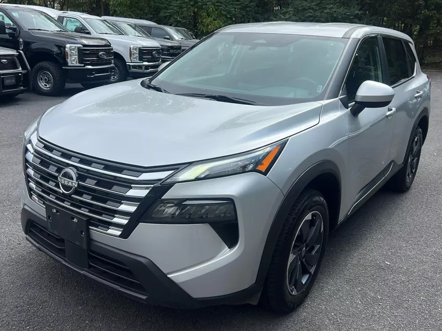 2024 Nissan Rogue SV photo 1