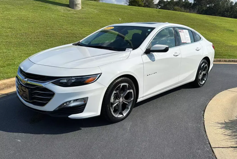 2023 Chevrolet Malibu 1LT photo 1