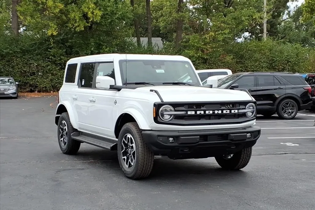 2025 Ford Bronco Outer Banks photo 1