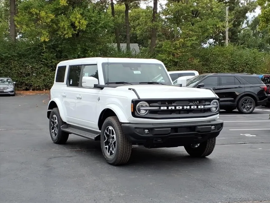 2025 Ford Bronco Outer Banks photo 1