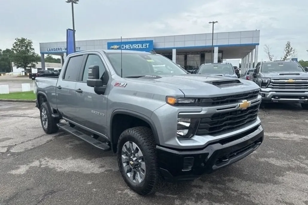 2025 Chevrolet Silverado 2500HD Custom photo 1
