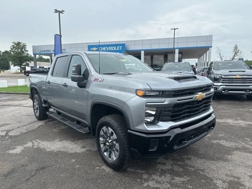 2025 Chevrolet Silverado 2500HD Custom photo 1
