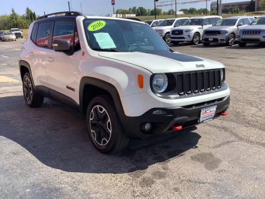 2016 Jeep Renegade Trailhawk photo 1
