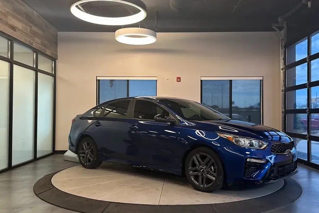2021 Kia Forte GT-Line photo 1