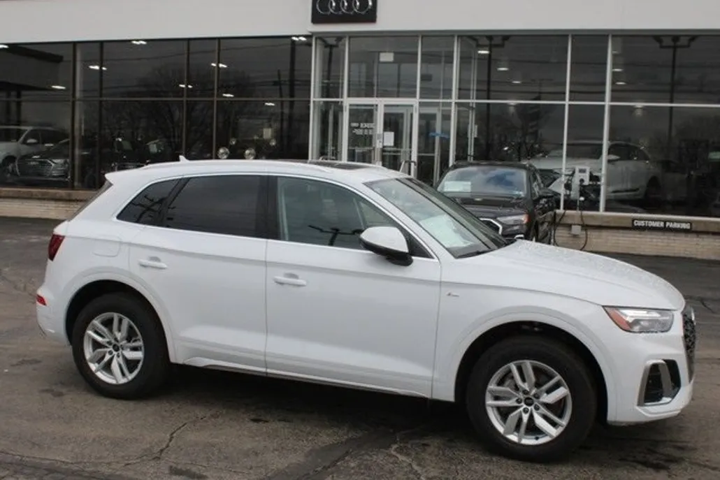 2024 Audi Q5 S line Premium photo 1