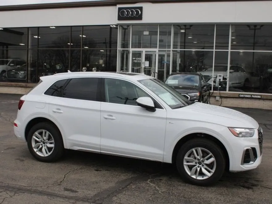 2024 Audi Q5 S line Premium photo 1
