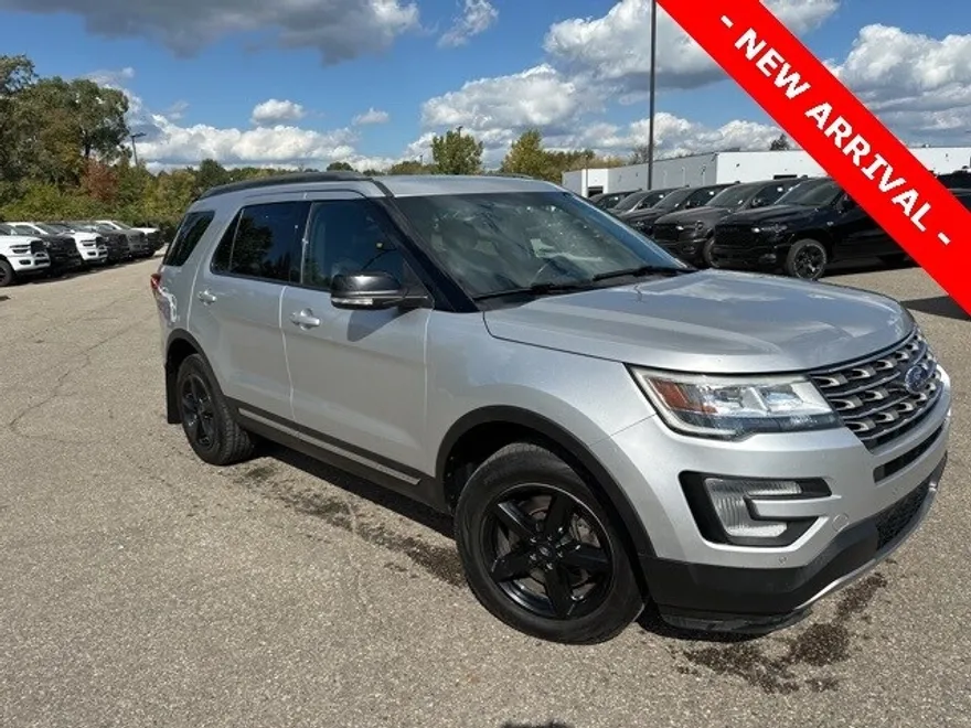2016 Ford Explorer XLT photo 1
