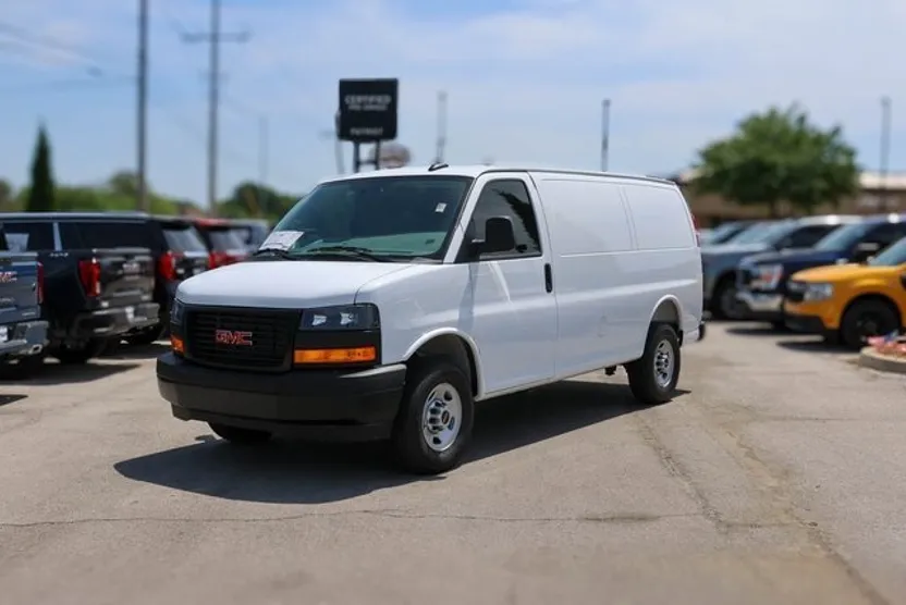 2025 Gmc Savana Cargo 2500 photo 1