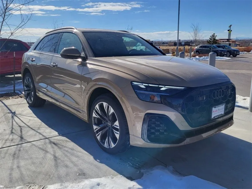 2024 Audi Q8 55 Premium Plus photo 4