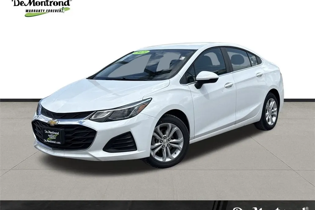 2019 Chevrolet Cruze LT photo 1