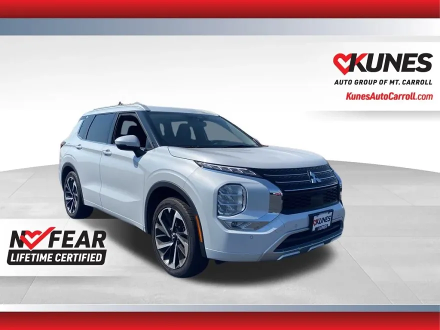 2023 Mitsubishi Outlander SEL photo 1