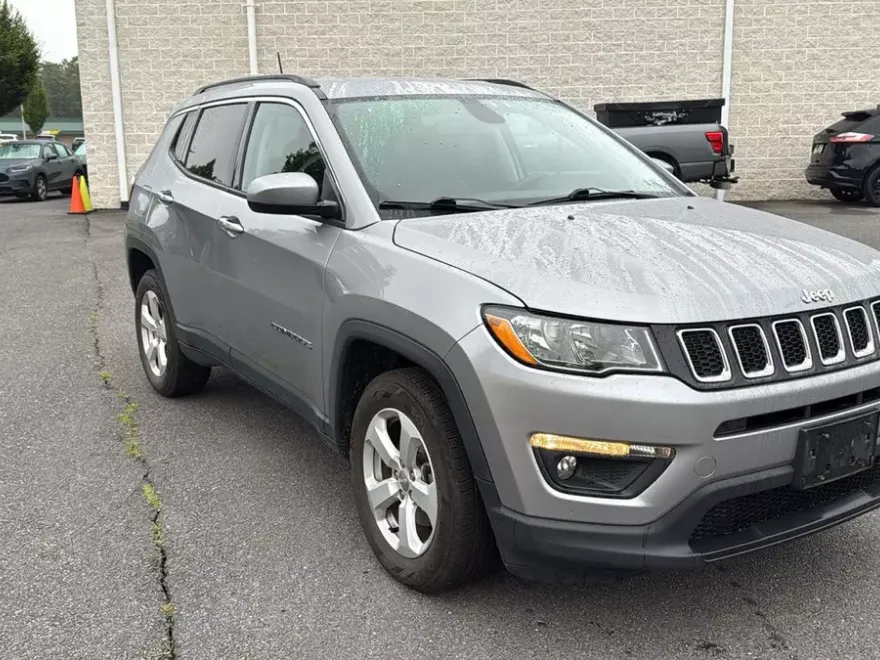 2019 Jeep Compass Latitude photo 1