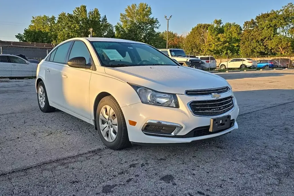 2016 Chevrolet Cruze LS photo 1