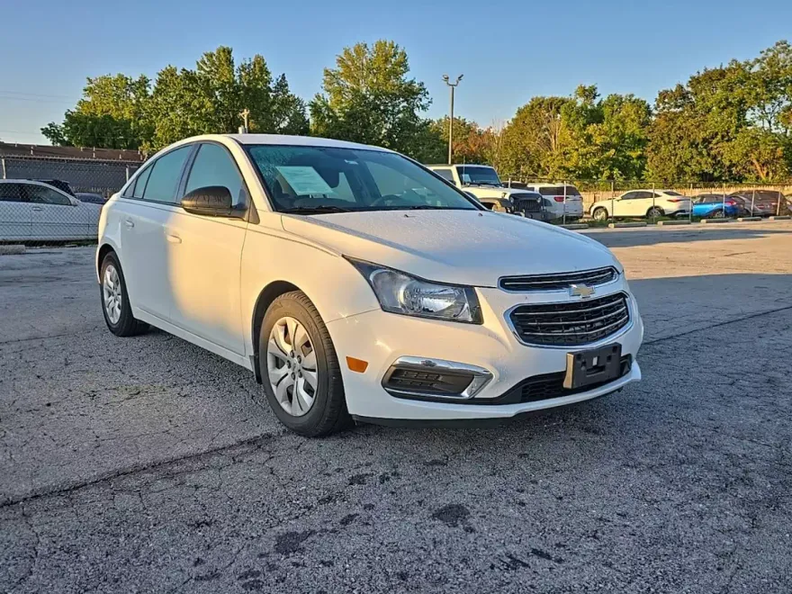 2016 Chevrolet Cruze LS photo 1