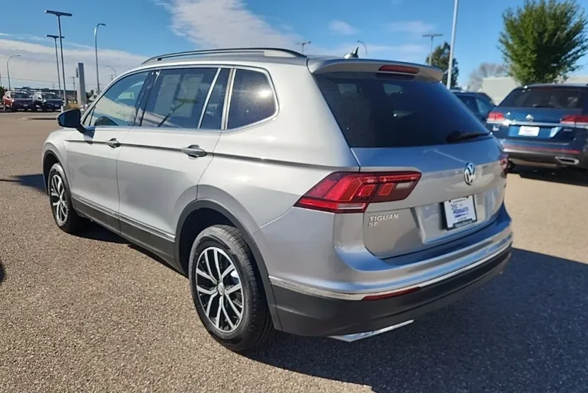 2021 Volkswagen Tiguan SE photo 1