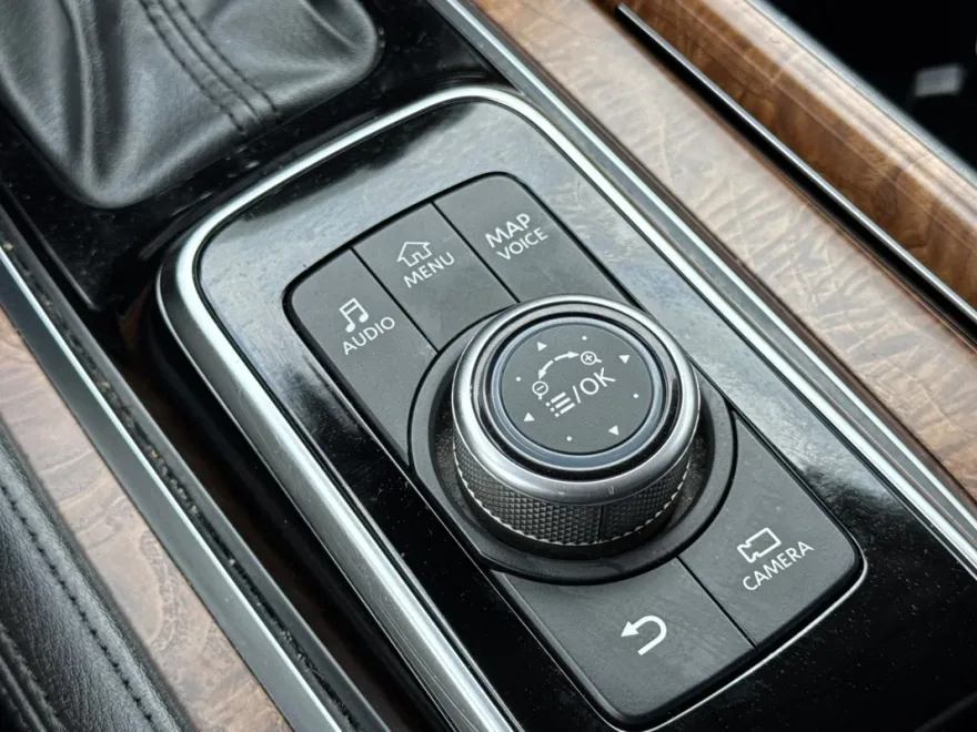 2023 Nissan Armada SL photo 32