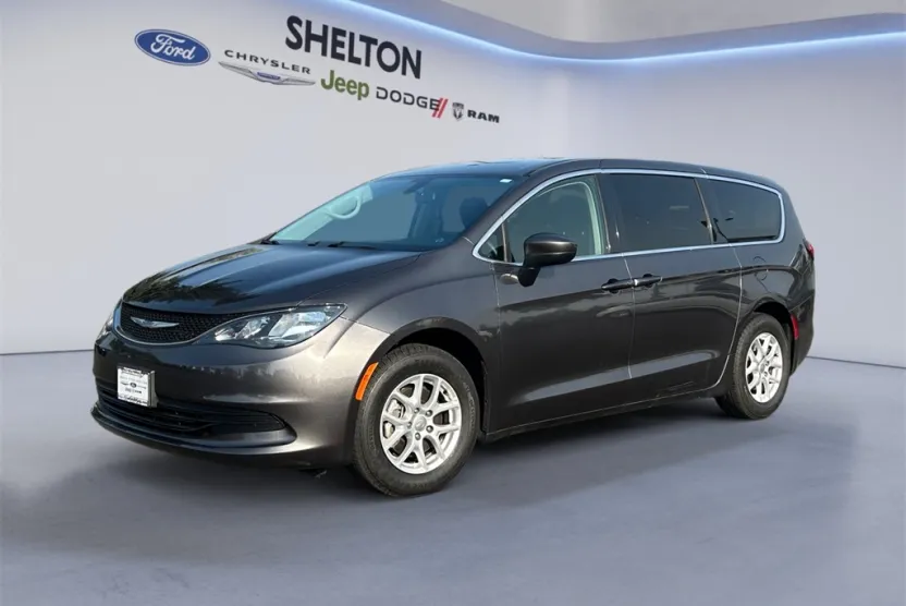 2019 Chrysler Pacifica Touring photo 1