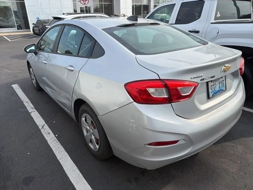 2018 Chevrolet Cruze LS photo 1