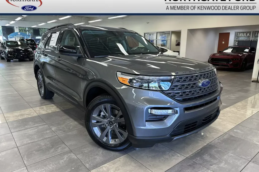 2023 Ford Explorer XLT photo 1