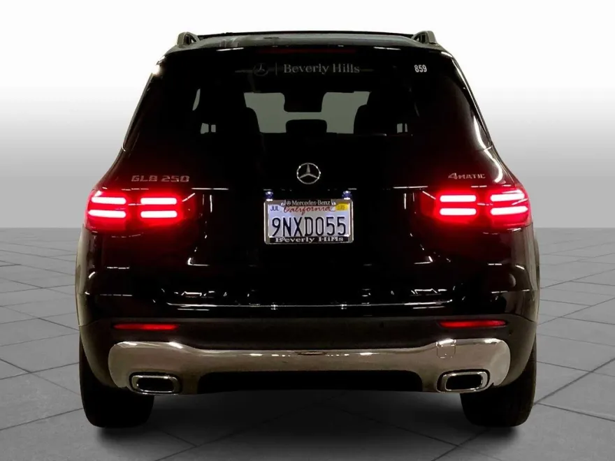2025 Mercedes Benz GLB 250 4MATIC photo 1