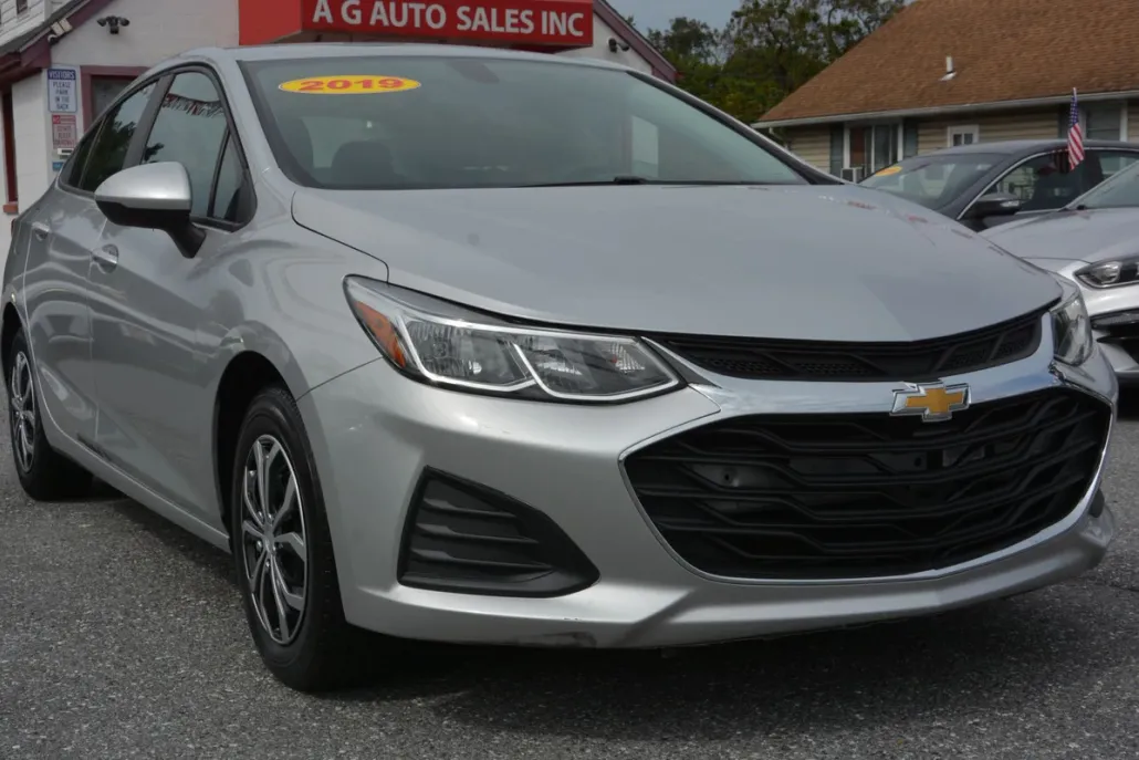 2019 Chevrolet Cruze LS photo 1