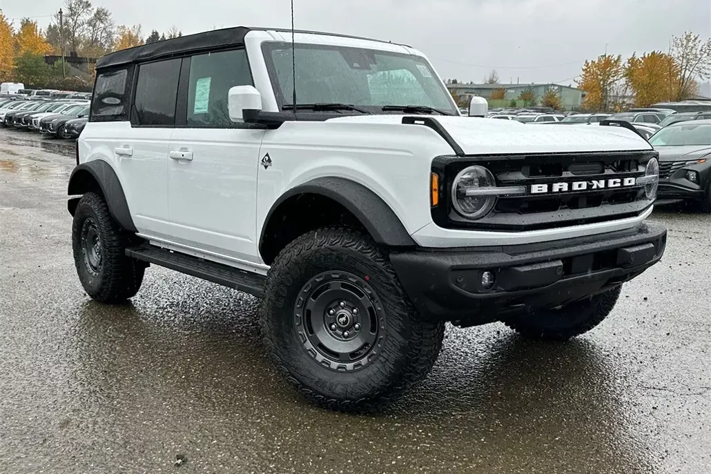 2024 Ford Bronco Outer Banks photo 1